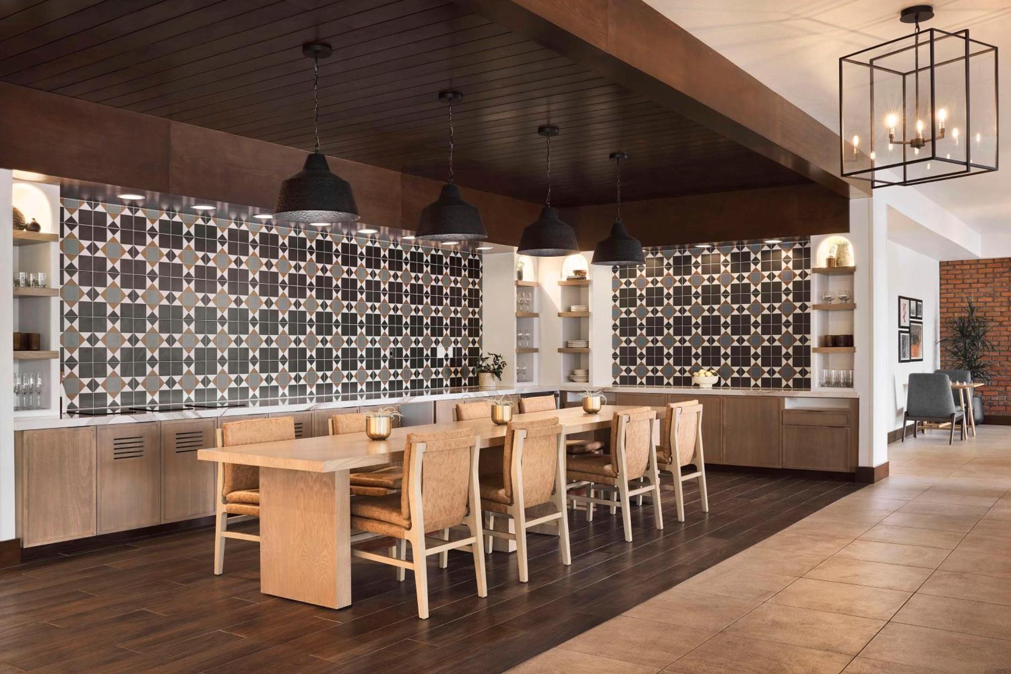 The Eddy Hotel Tucson, Tapestry Collection By Hilton Luaran gambar